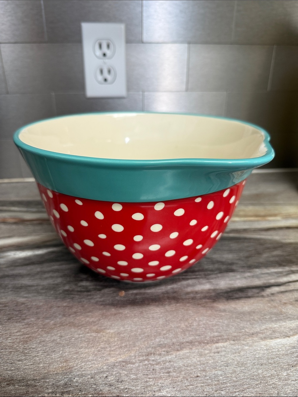 New Pioneer Woman Batter bowl - Picture 4 of 5
